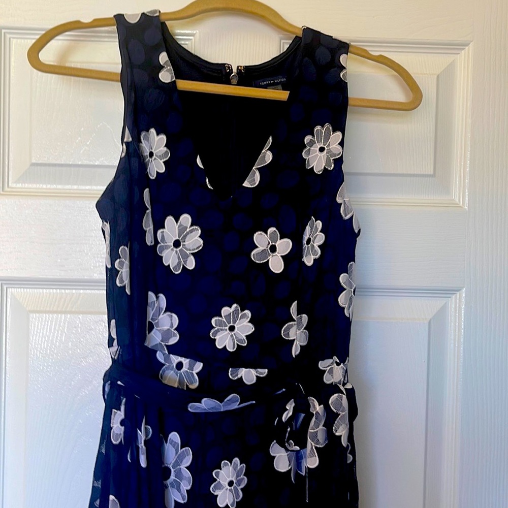NWT Gorgeous blue dress with white flowers 💐